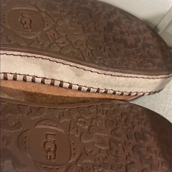 UGG Tan Sheepskin Women's Slippers - Picture 3 of 3